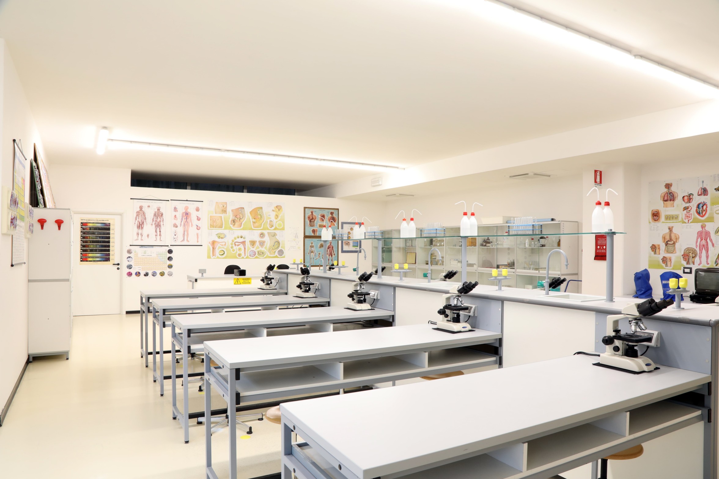 Laboratorio di Biologia min