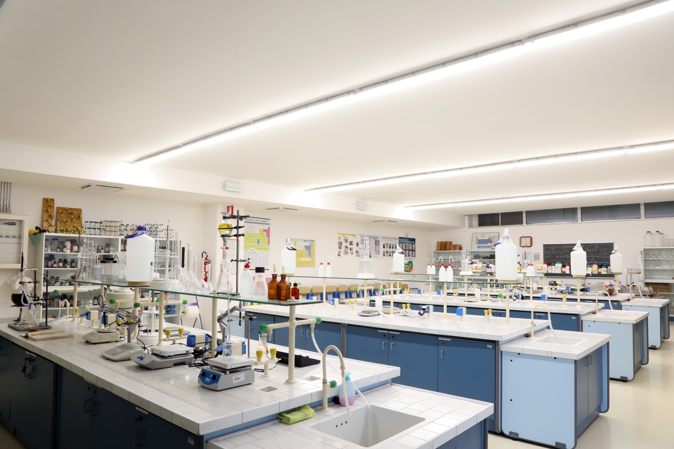 Laboratorio di Chimica min